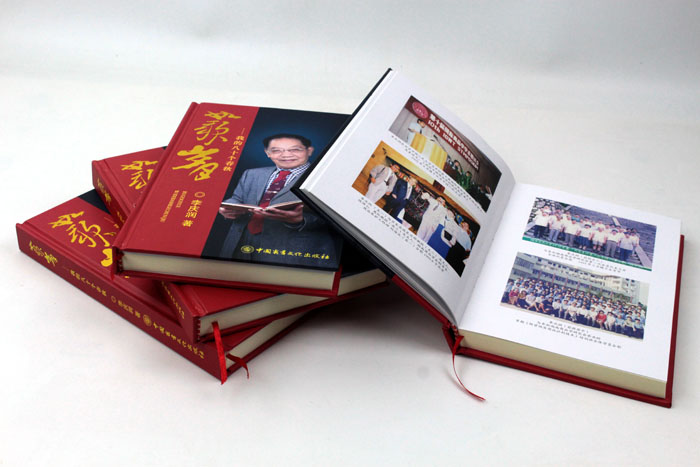 立足誠(chéng)信服務(wù)，客戶真誠(chéng)致謝為長(zhǎng)沙印刷廠日大彩印送來(lái)錦旗